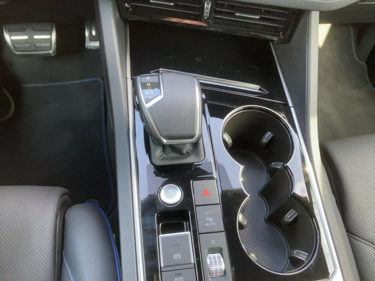 Touareg R 3.0 TSI HYBRID LEDER Navi MatrixLED AH