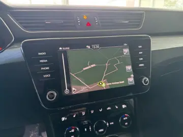 Superb Combi Ambition DSG Standhzg. Navi LED GRA