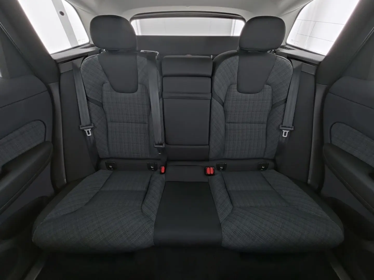 XC60 B4 Essential AHK+FAP+LM 19''+MET+PAP+SH+WP+
