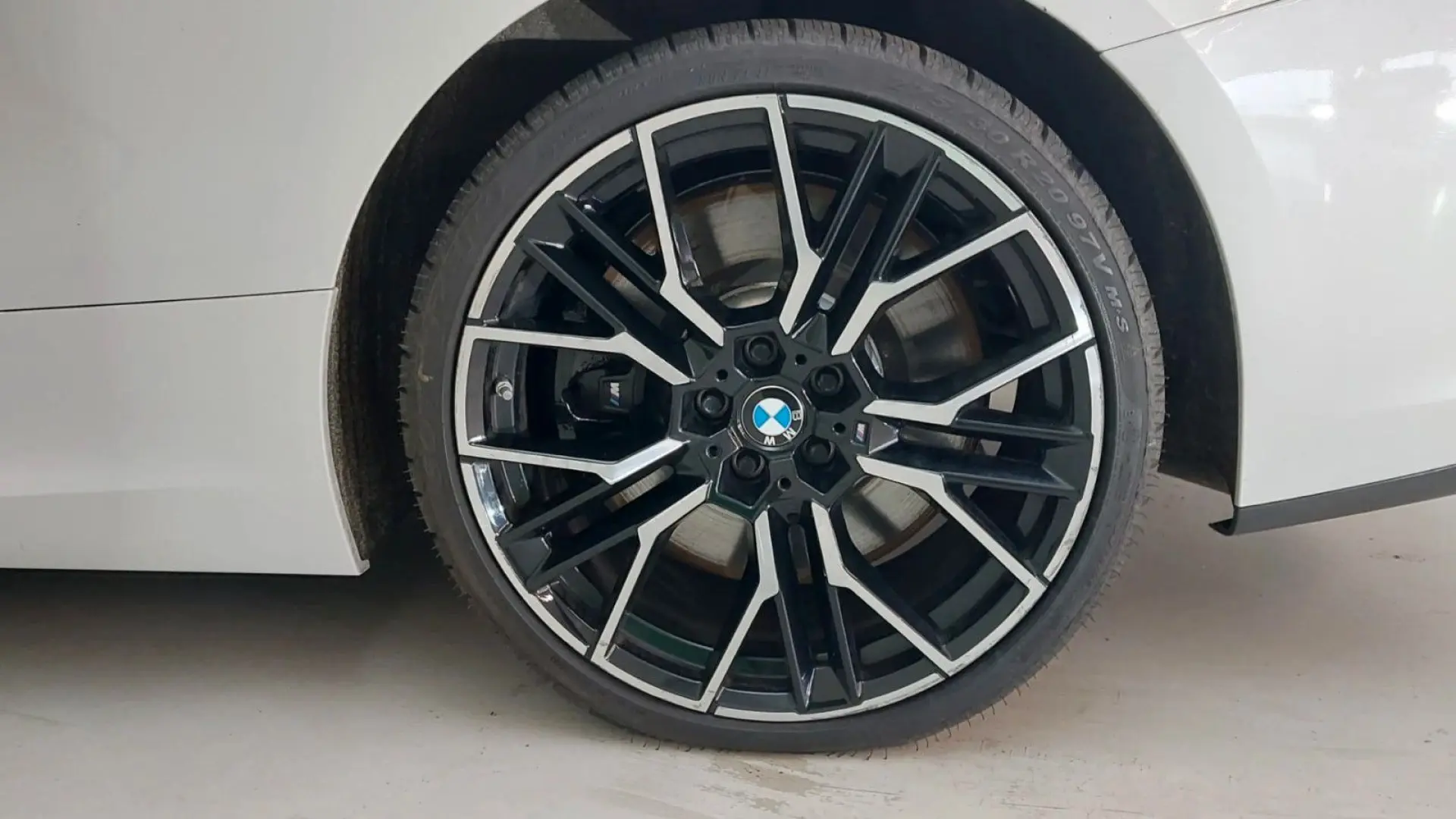 M850 i xDrive /INDIVIDUAL /CARBON / B&W / TV /1H