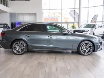 Audi A4 2.0TDI Quattro S-Tronic 