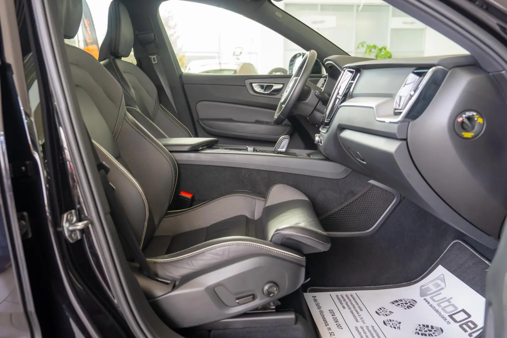 Volvo XC 60 2.0 T8 Plug-in hybrid AWD R-Design