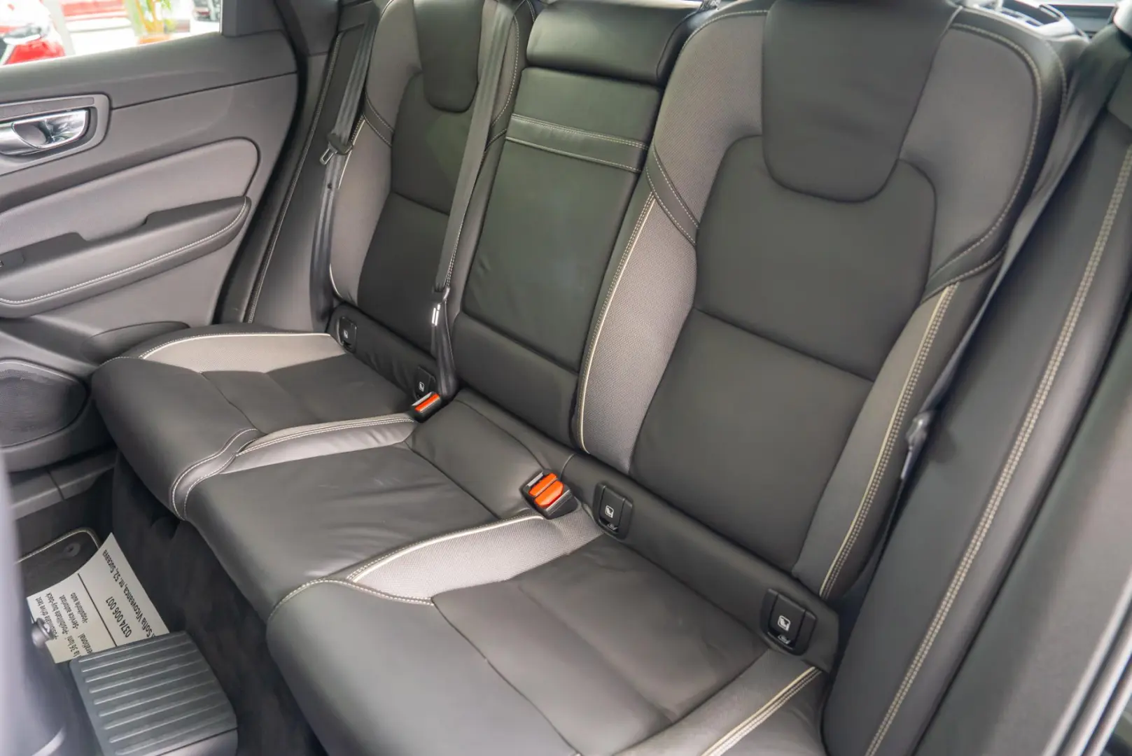 Volvo XC 60 2.0 T8 Plug-in hybrid AWD R-Design