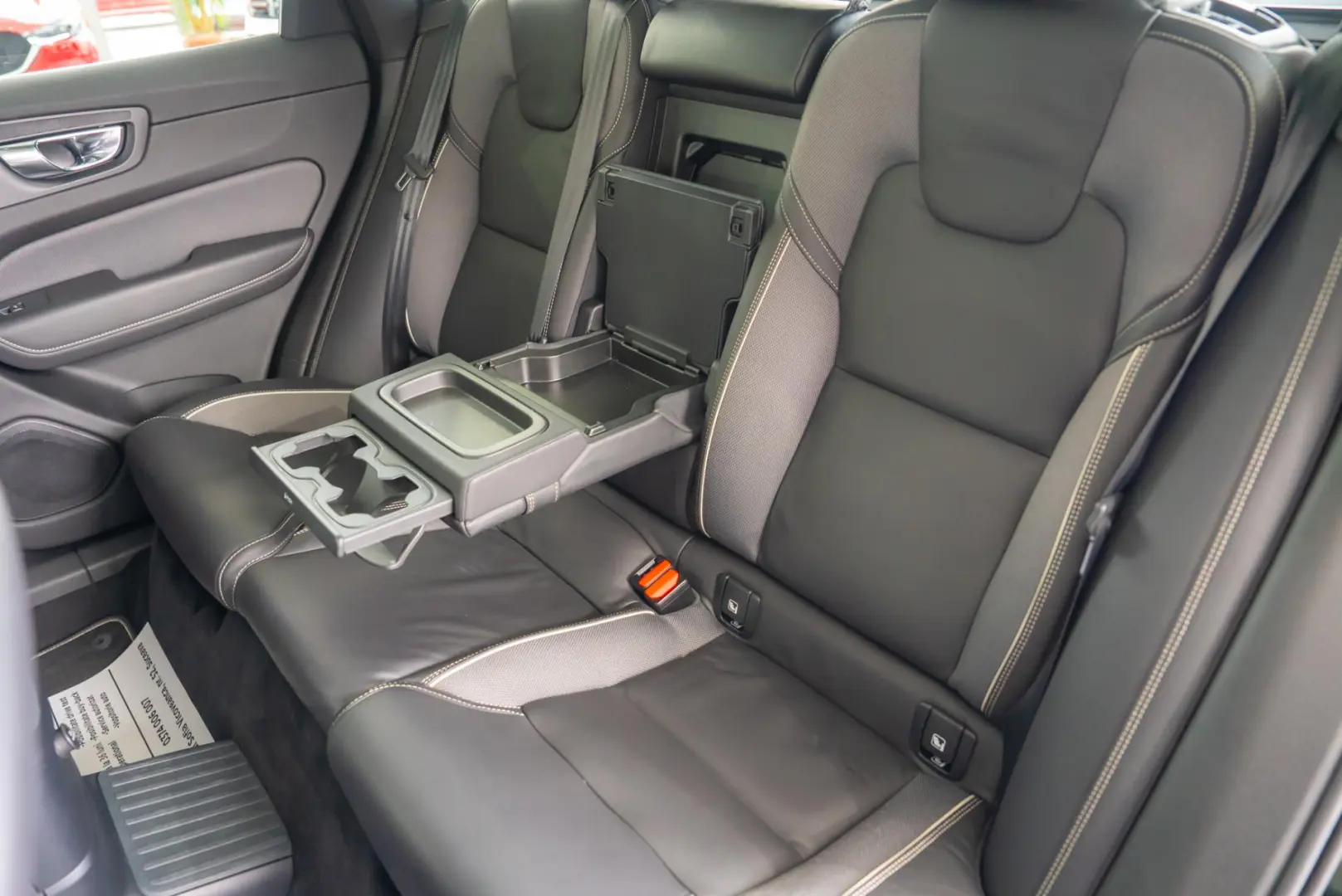 Volvo XC 60 2.0 T8 Plug-in hybrid AWD R-Design