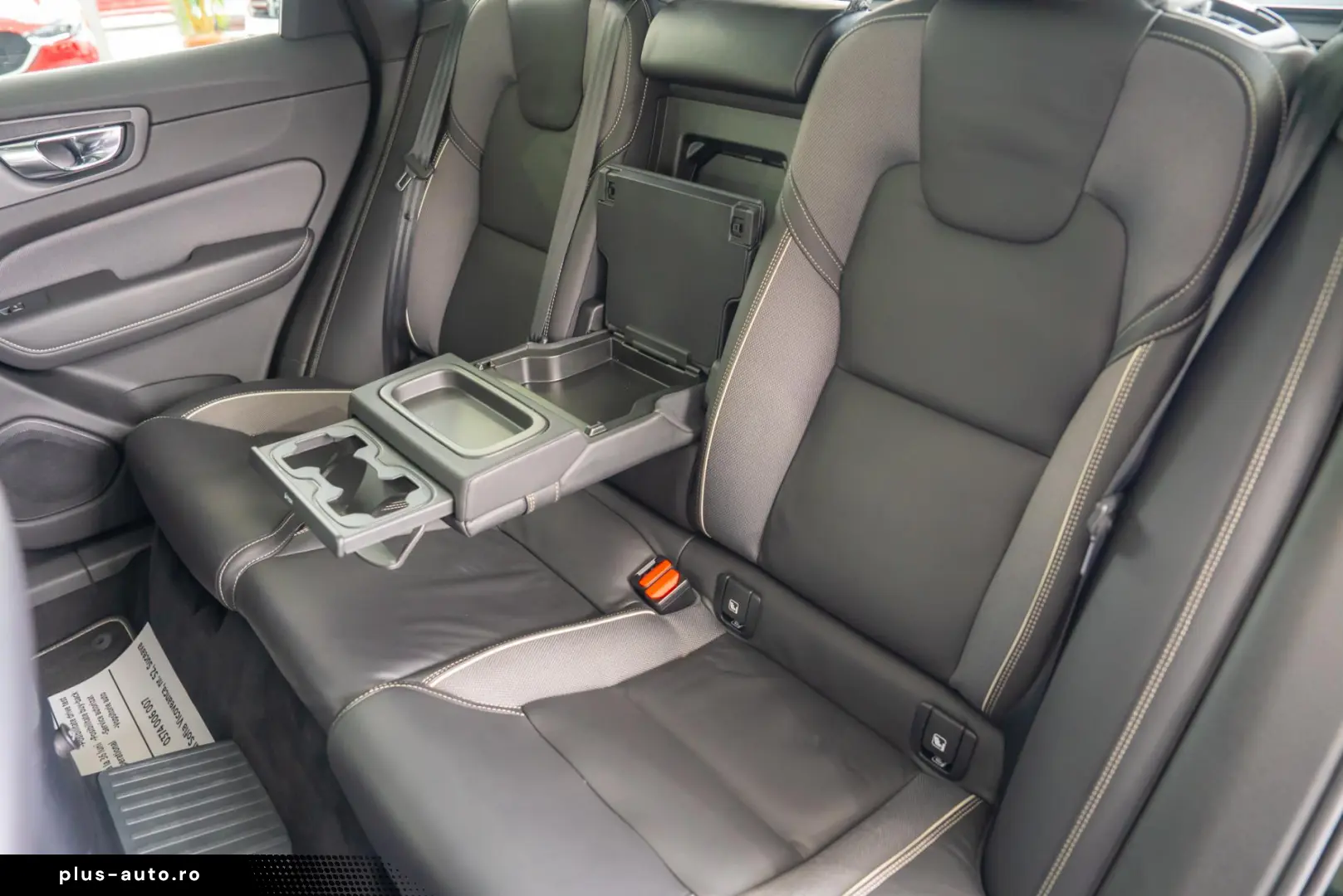 Volvo XC 60 2.0 T8 Plug-in hybrid AWD R-Design