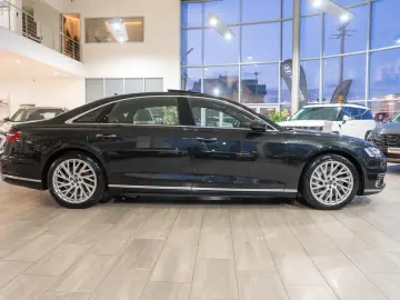 Audi A8 LONG 60TFSIe 3.0 V6 Quattro