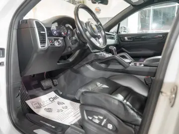 Porsche Cayenne Coupe 3.0 eHybrid V6