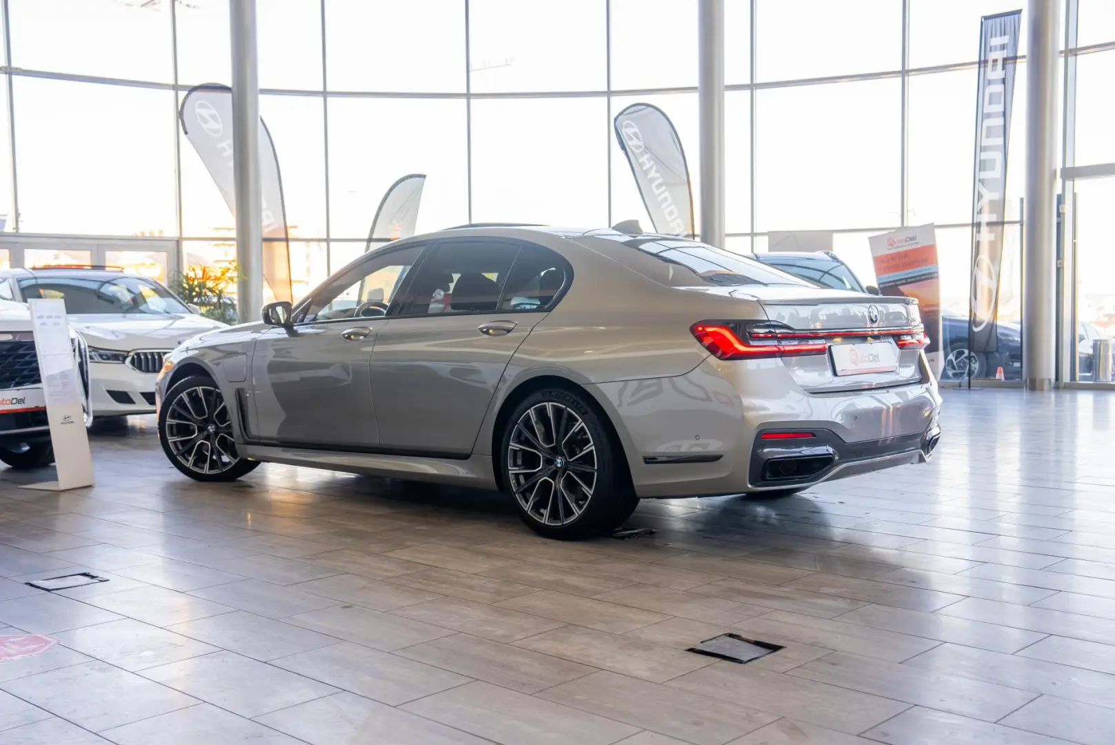 BMW Seria 7 745e 3.0 Steptronic 