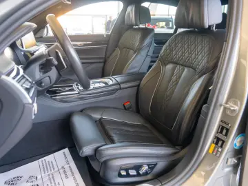 BMW Seria 7 745e 3.0 Steptronic 