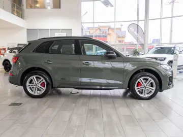 Audi Q5 2.0TDI Mild Hybrid Quattro  S-Line  - Facelift