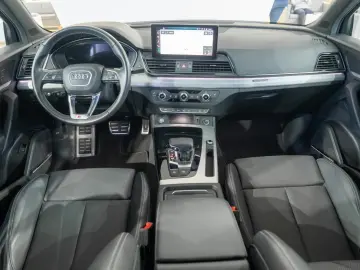 Audi Q5 2.0TDI Mild Hybrid Quattro  S-Line  - Facelift