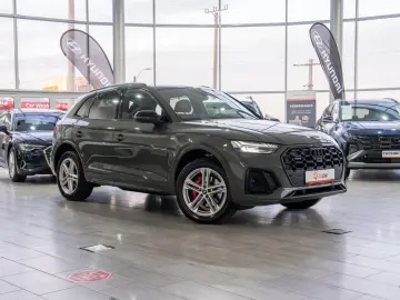 Audi Q5 2.0TDI Mild Hybrid Quattro  S-Line  - Facelift