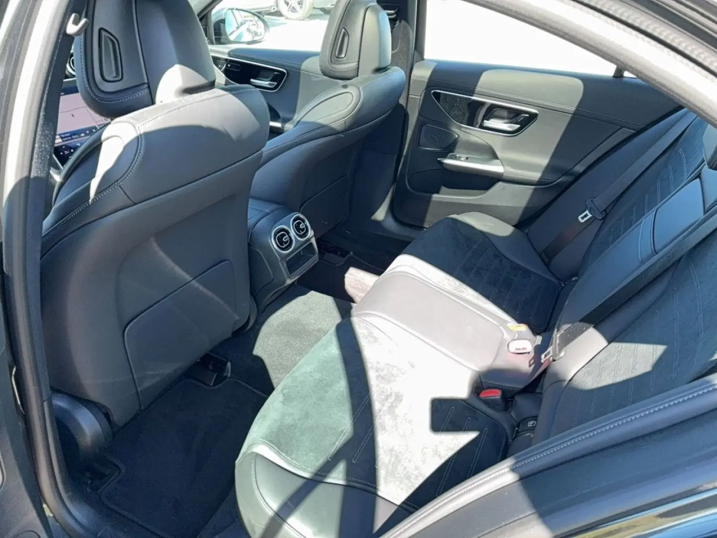 C300 Limo AMG Line Pano AHK Distro Totwinkel 19