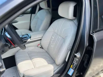 BMW M760e Plug-in Hybrid xDrive