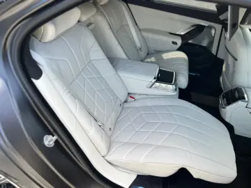 BMW M760e Plug-in Hybrid xDrive