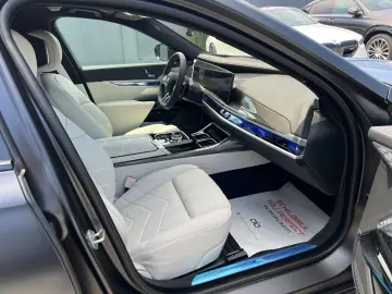 BMW M760e Plug-in Hybrid xDrive