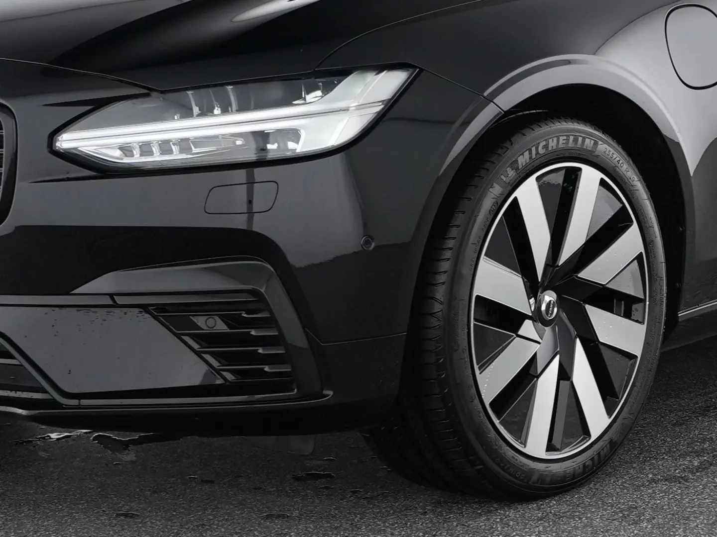 S90 T8 Recharge AWD Ultimate Dark 19