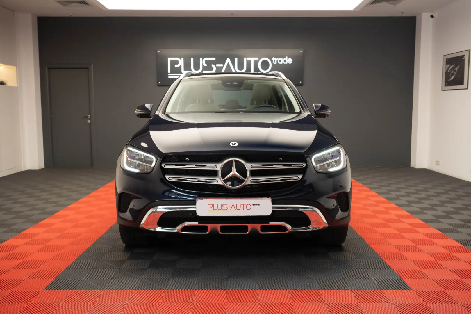 MERCEDES-BENZ GLC 300e 4Matic Panoramic Beige 360 cam 20