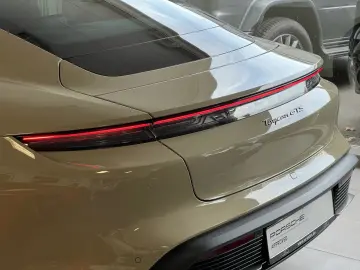Taycan GTS Fond-TV Sunshine Burmester Hockenheim