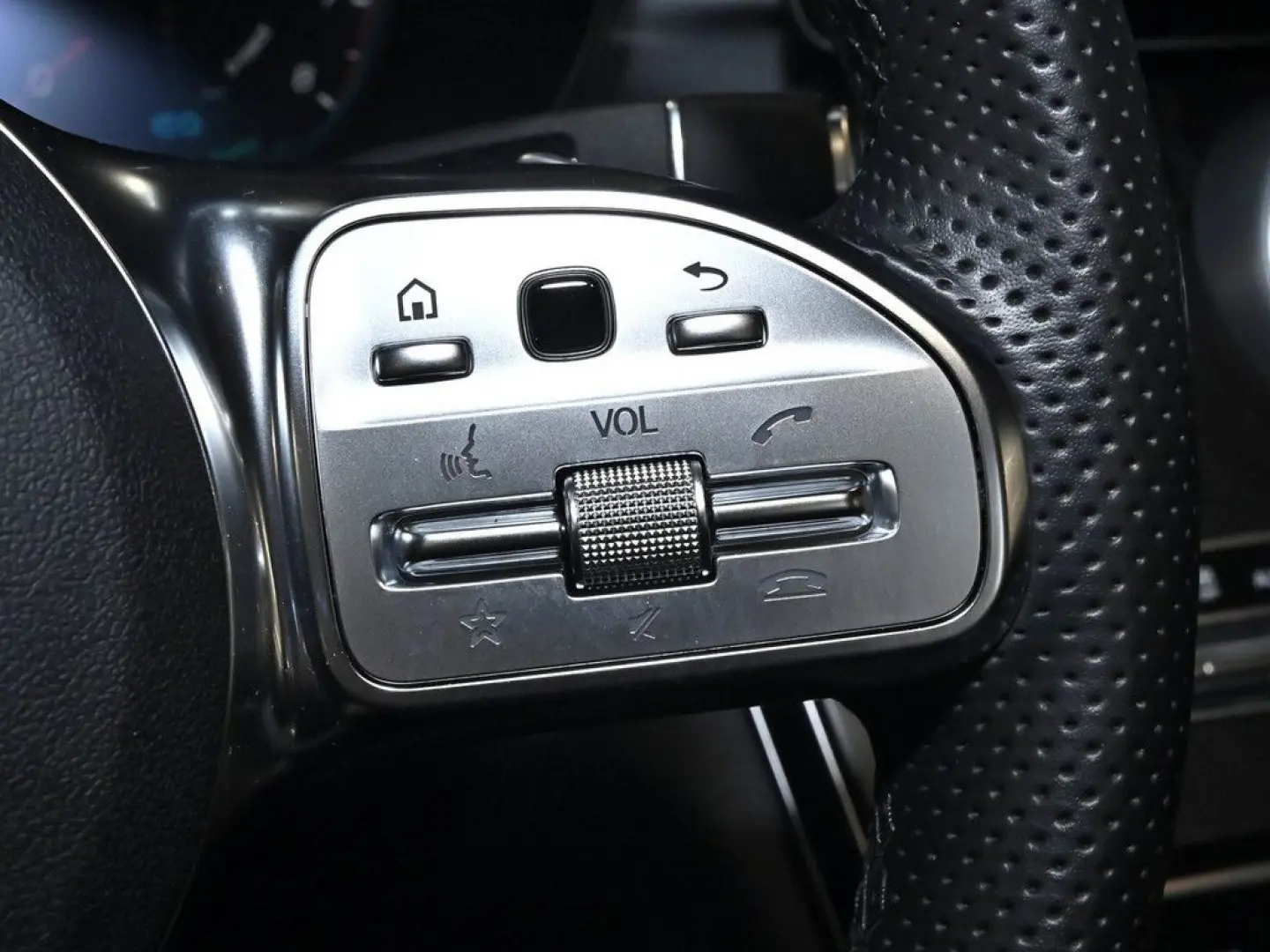 C 200 Cabrio AMG Line Night Distr Burm 360° Mult