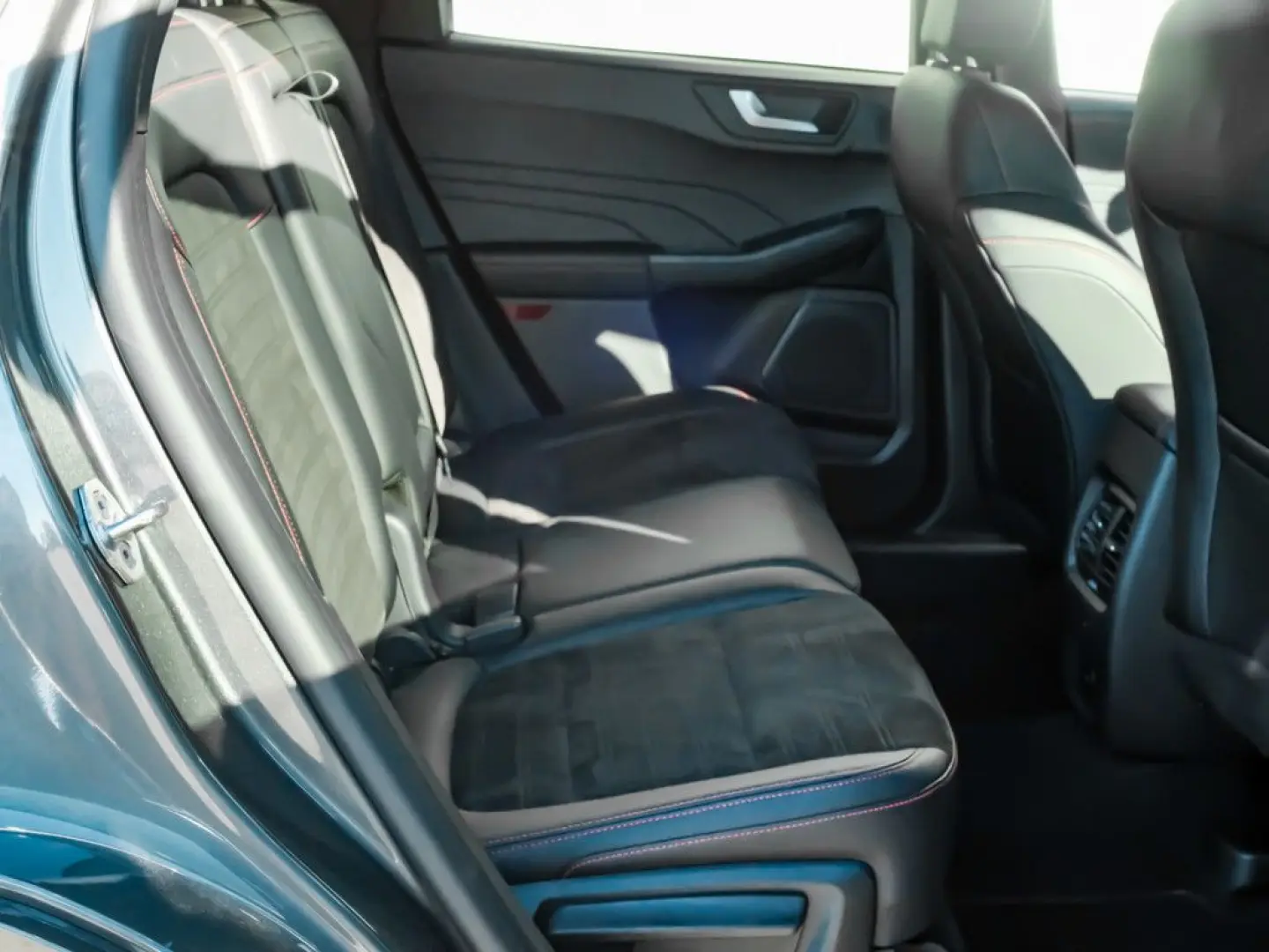 KUGA ST-LINE X AHK ACC HUD B&O STANDHZ LED PANO