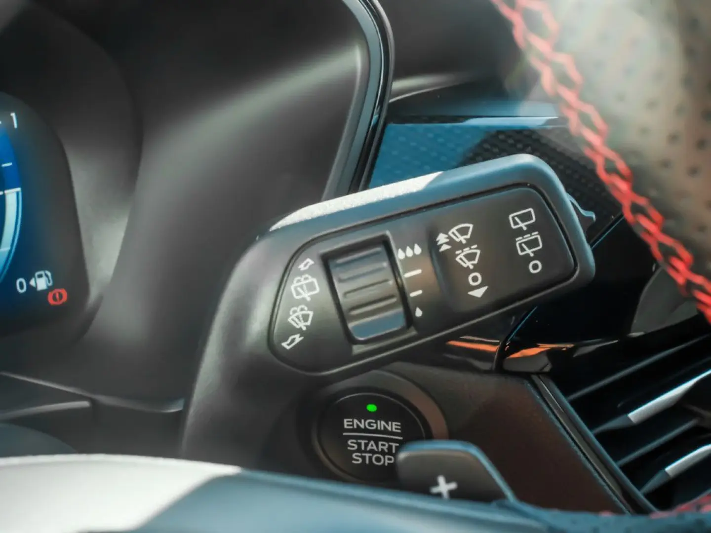KUGA ST-LINE X AHK ACC HUD B&O STANDHZ LED PANO