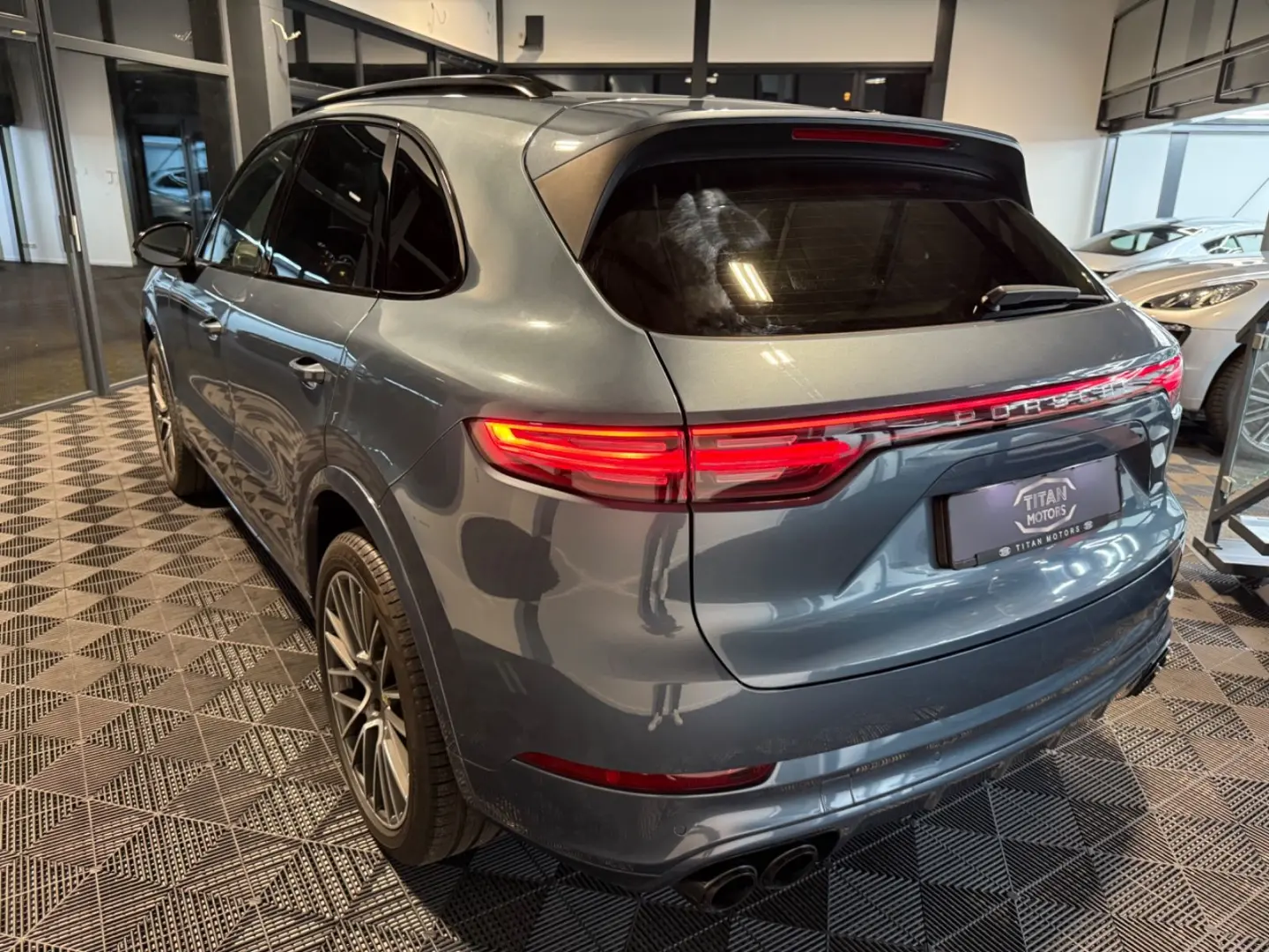 Cayenne 3.0 Sport-Chrono/Bose/Pano/21-Zoll/LED