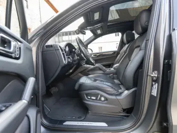 Cayenne E-Hybrid  SPORT CHRONO BOSE LED  360°