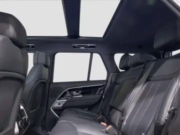 Range Rover D300 HSE / Shadow Exterior Pack SHZ