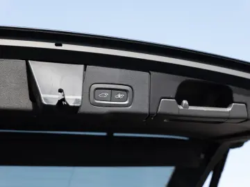 XC60 T6 Recharge AWD 1.Hand PANO AHK LED NAVI