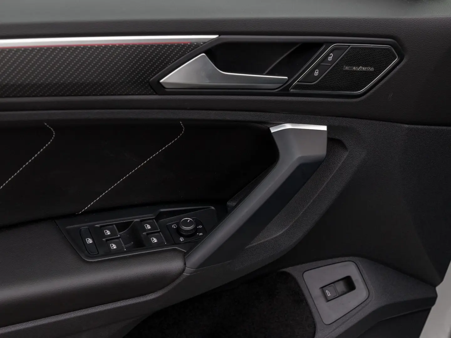 Tiguan 2.0 TSI R-LINE BLACK LEDER MATRIX ASSIST