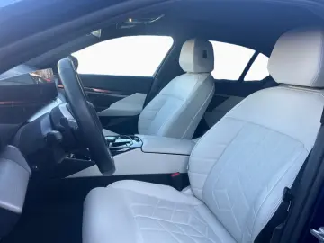 i5 M60 xDrive M Sport HUD B&W PANO AHK ACC 360°