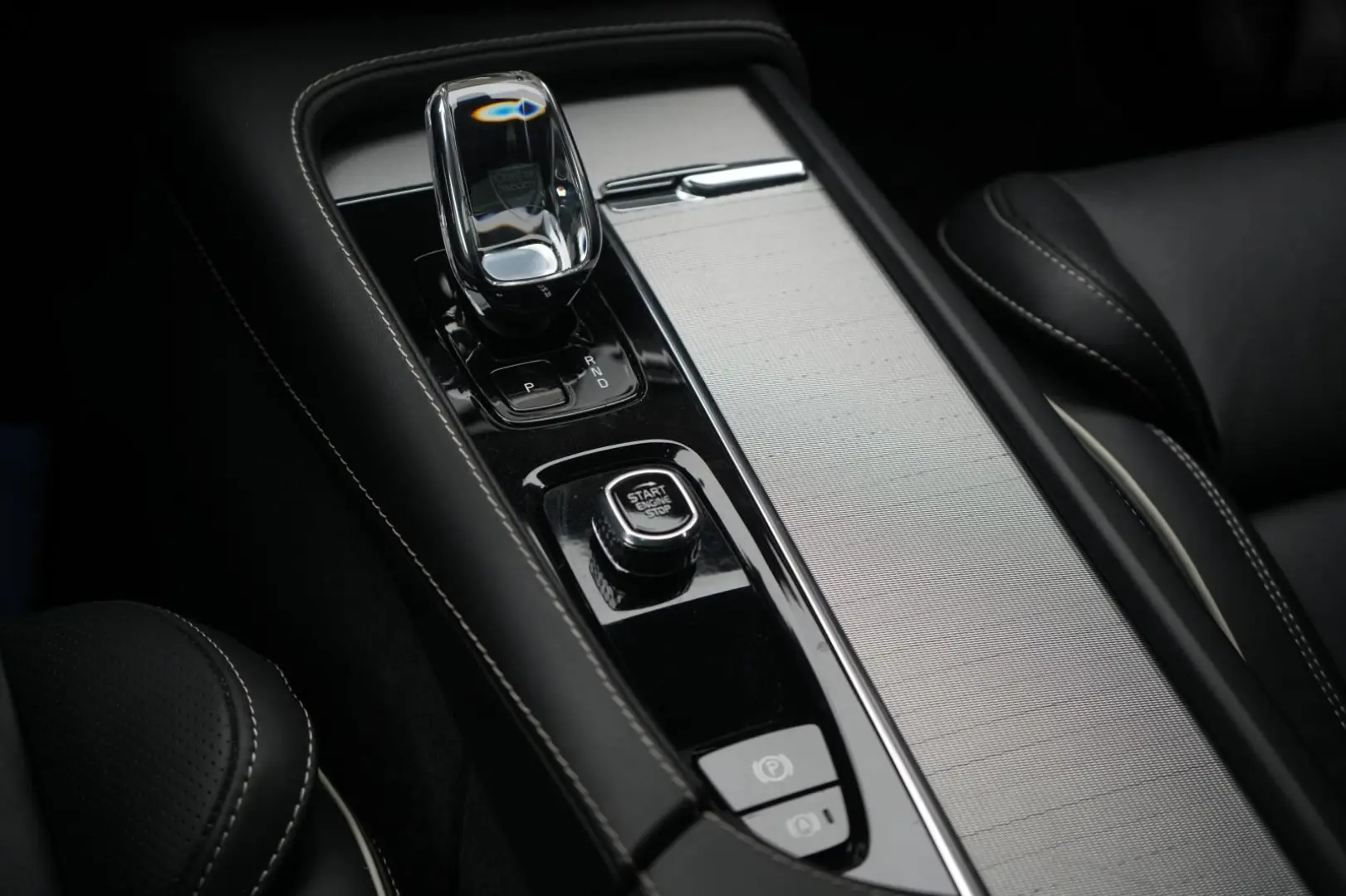 XC 90 B5 D AWD Plus Darkb Navi/Leder/ACC/Kamera/