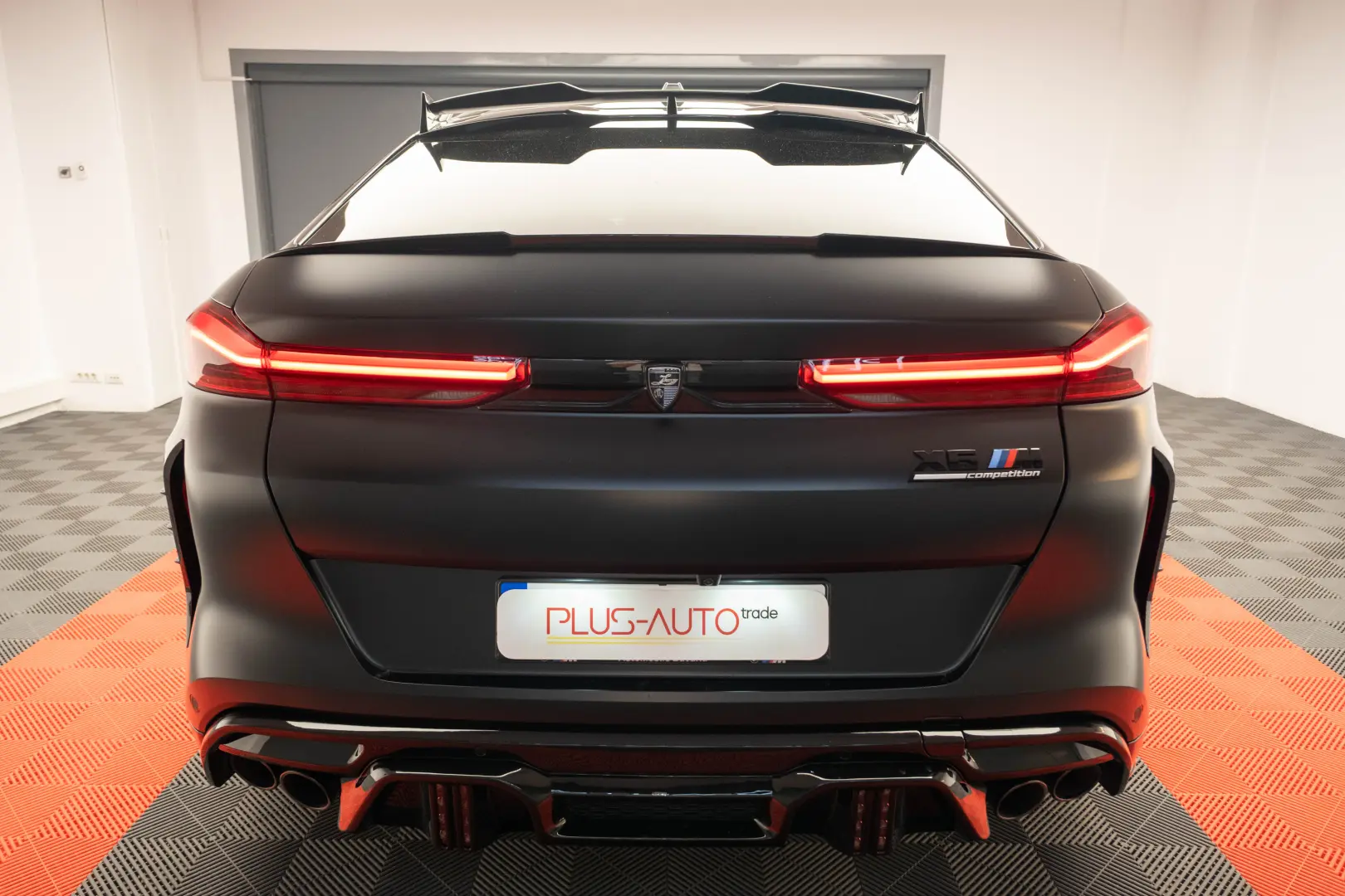 BMW X6 M Competiton  - Larte Design - Platinum Wrapping Film