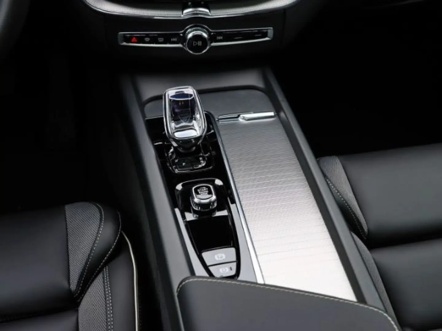 XC60 B4 Diesel MHEV Plus Dark ACC Pano 360° AHK