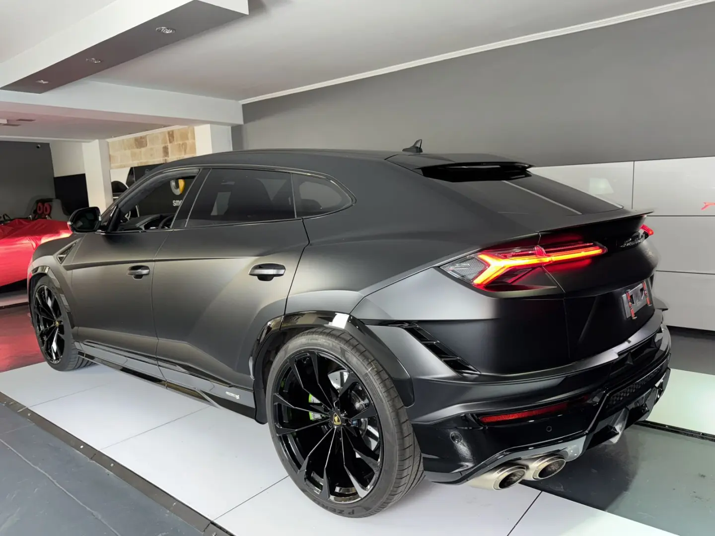 Urus S Dynamikpaket Schiebedach Carbon Akrapovic