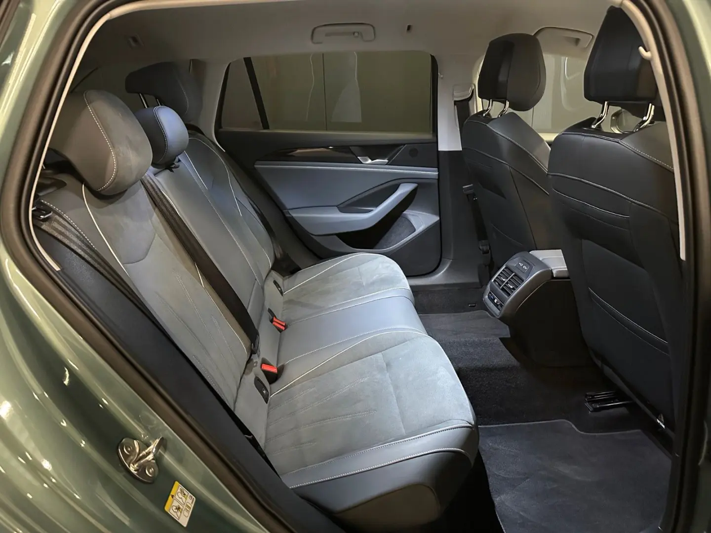 Passat Variant 1.5 eTSI DSG Business*AHK*KAMERA*