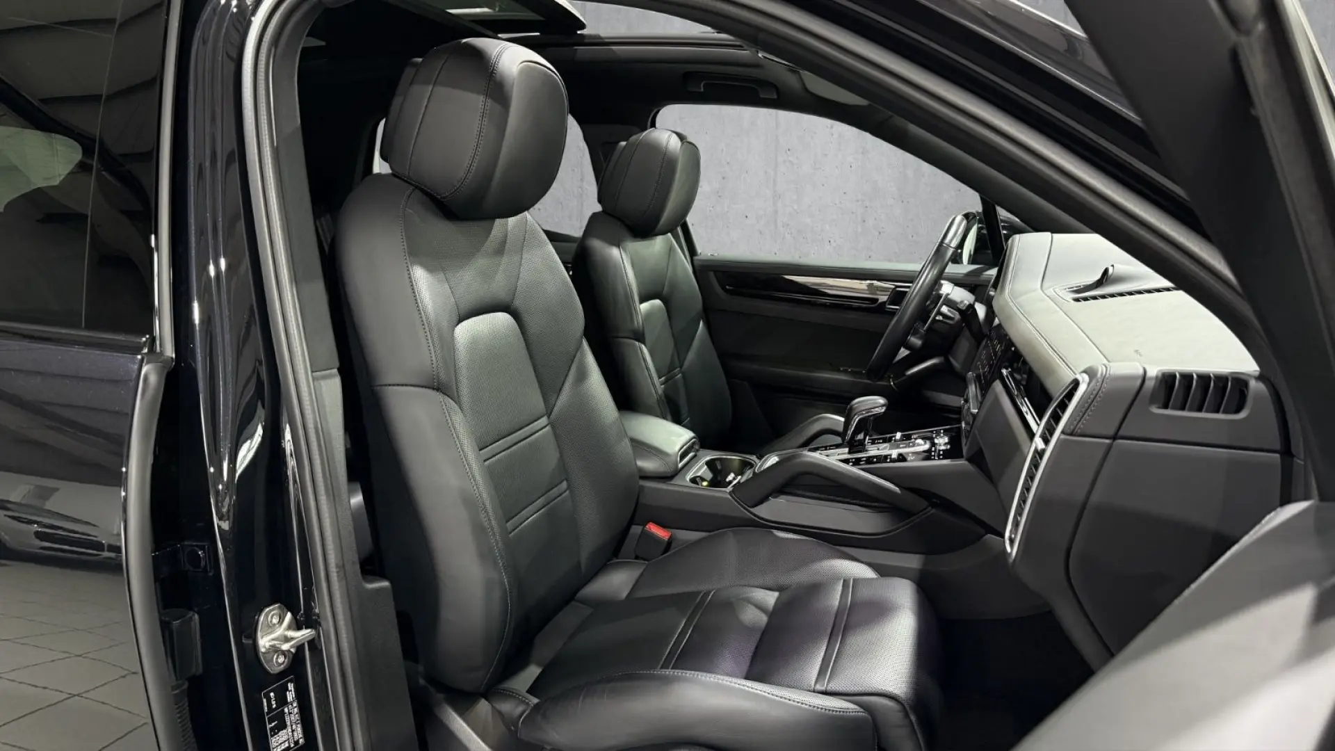 Cayenne E-Hybrid SPORTDESIGN AHK PANO HUD 21