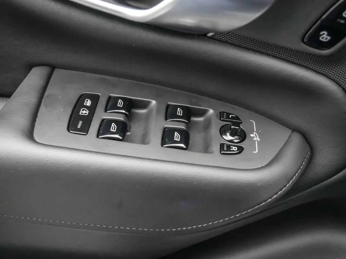 XC90 Recharge T8 AWD Ultimate Bright 7-SITZER