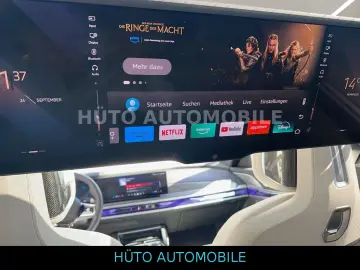 M760e xDrive Autobahnass TV AutoDoor Theater