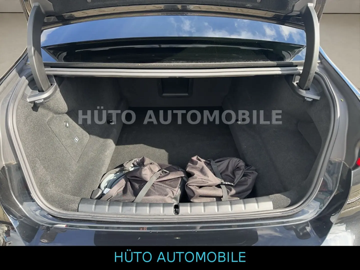 M760e xDrive Autobahnass TV AutoDoor Theater