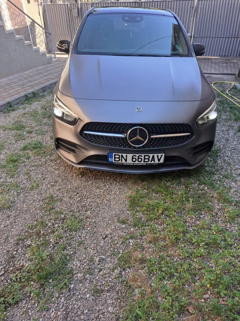 Mercedes-Benz B 180
