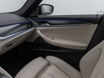 540i xD M Sport Glasdach Kamera HUD DAB H/K 19