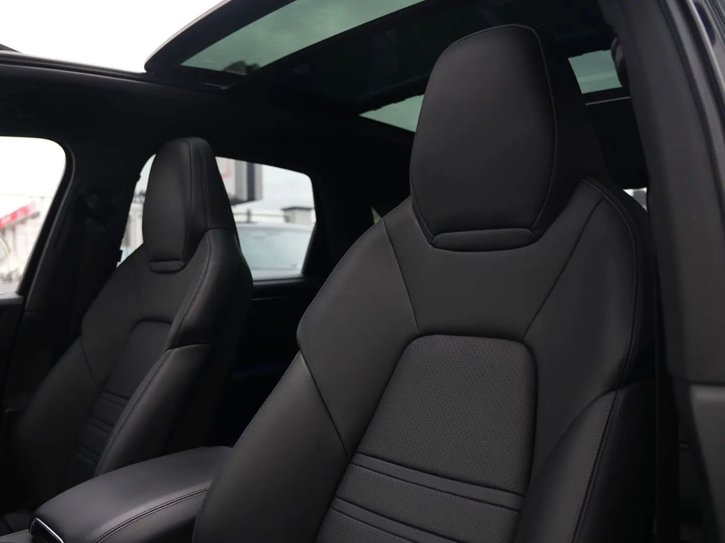 E-Hybrid SPORTDESIGN-HINTERACHSL.-PDCC-HUD-VOLL