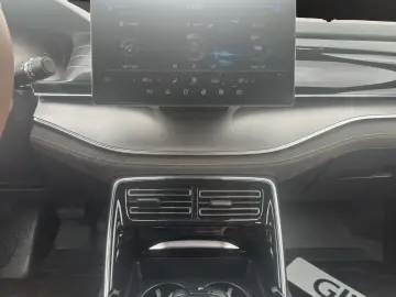 Tang AWD Flagship