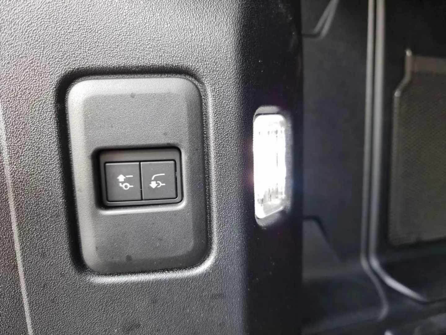 Defender 110 D250 X-Dynamic SE