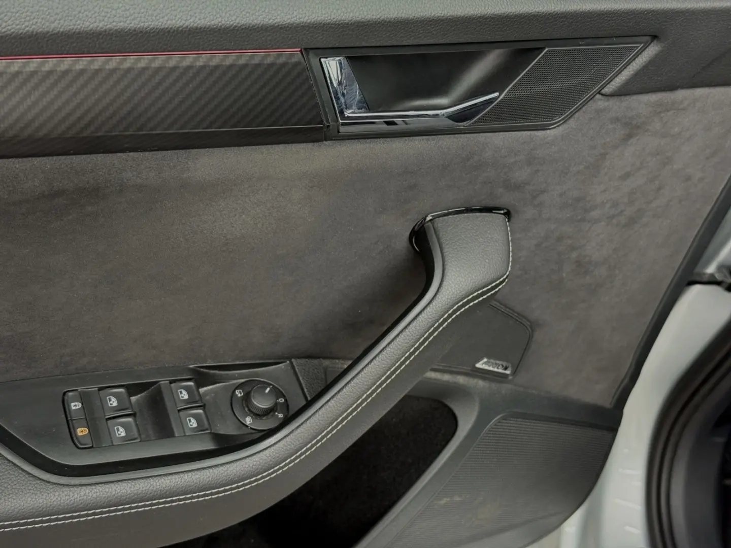 Superb 2.0 TSI DSG SPORTLINE MATRIX CANTON LM19