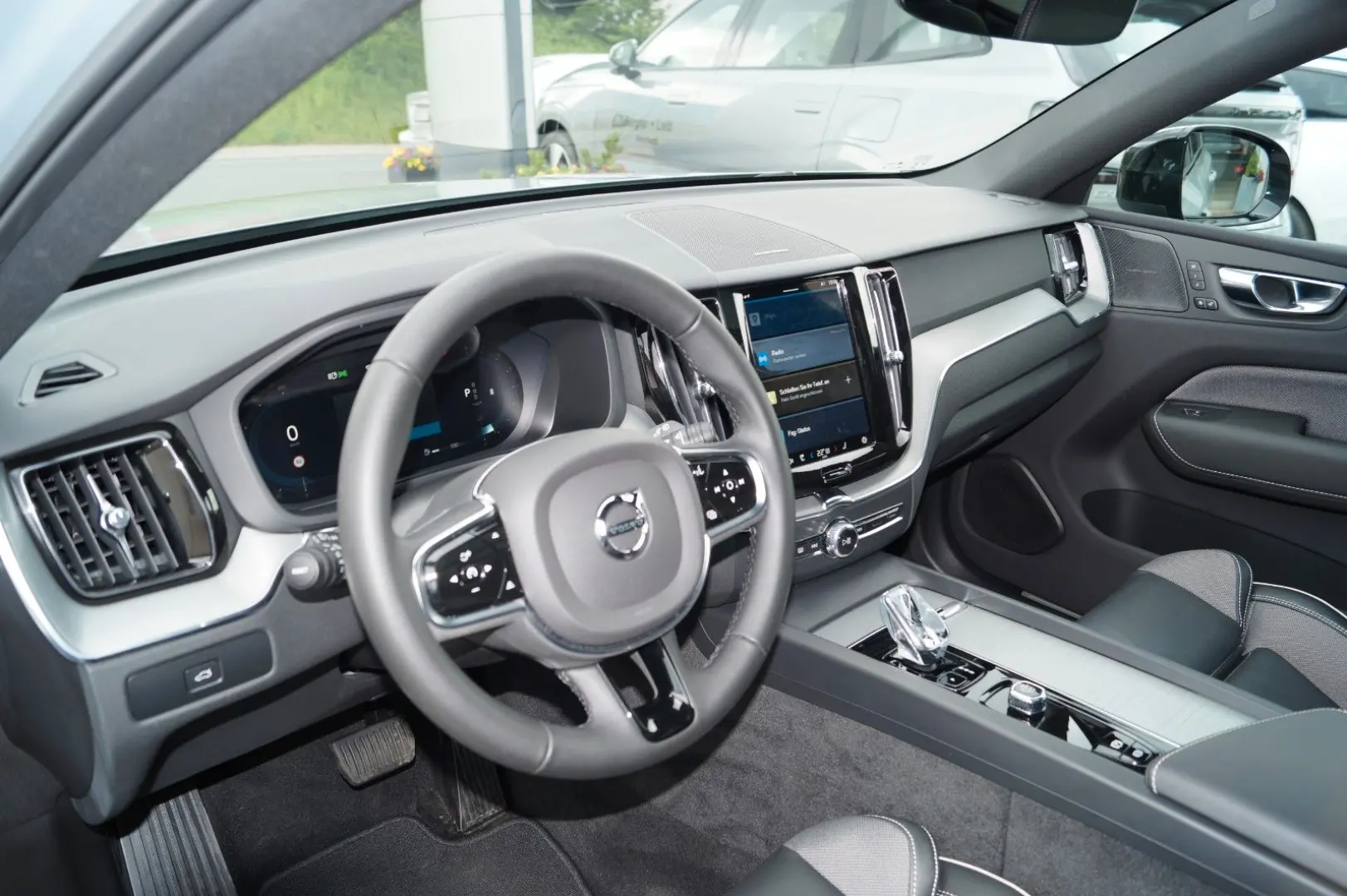 XC60 B4 Benzin 2WD Plus Dark Aut/Panorama/Standh