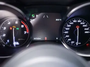 Stelvio 2.0 Turbo TI Q4 AT8*Bi-Xenon*Kamera*Memo