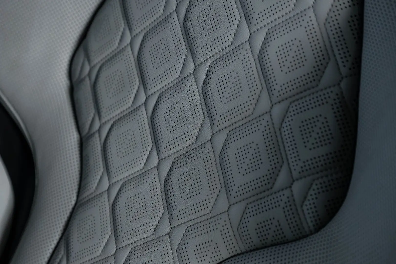 M8 Competition Cabrio DRIVERS LASER CARBO MERINO